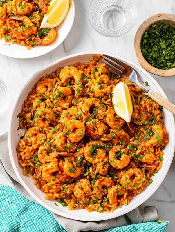 garlic butter shrimp with rice plated with parsley and lemon (rice with shrimp butter garlic)
